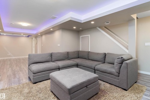 4026 Orchards Drive, Edmonton, AB - Indoor Photo Showing Living Room