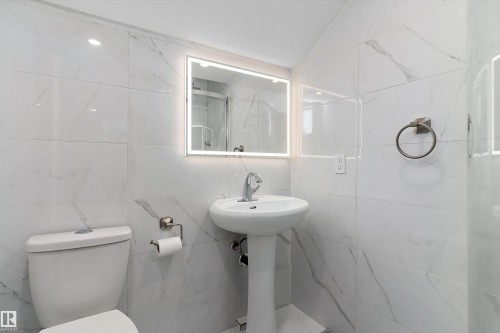 4026 Orchards Drive, Edmonton, AB - Indoor Photo Showing Bathroom