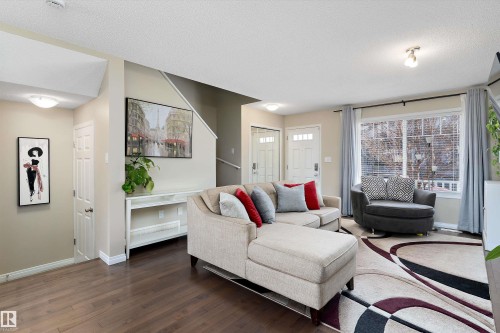 4026 Orchards Drive, Edmonton, AB - Indoor Photo Showing Living Room