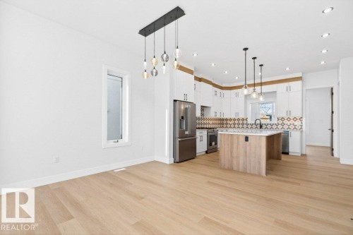 8506 148 Street Nw, Edmonton, AB - Indoor Photo Showing Kitchen With Upgraded Kitchen