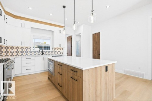 8506 148 Street Nw, Edmonton, AB - Indoor Photo Showing Kitchen With Upgraded Kitchen