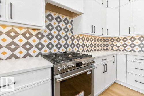 8506 148 Street Nw, Edmonton, AB - Indoor Photo Showing Kitchen With Upgraded Kitchen