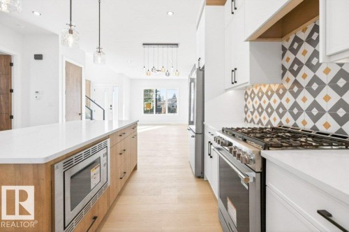 8506 148 Street Nw, Edmonton, AB - Indoor Photo Showing Kitchen With Stainless Steel Kitchen With Upgraded Kitchen