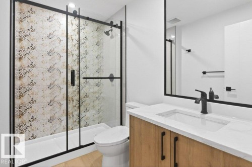 8506 148 Street Nw, Edmonton, AB - Indoor Photo Showing Bathroom