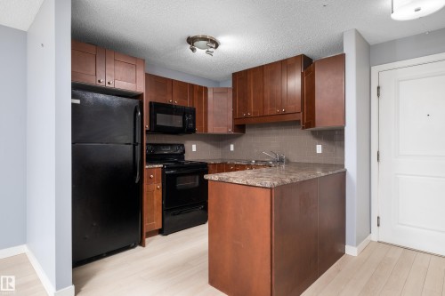 405 10535 122 Street, Edmonton, AB - Indoor Photo Showing Kitchen