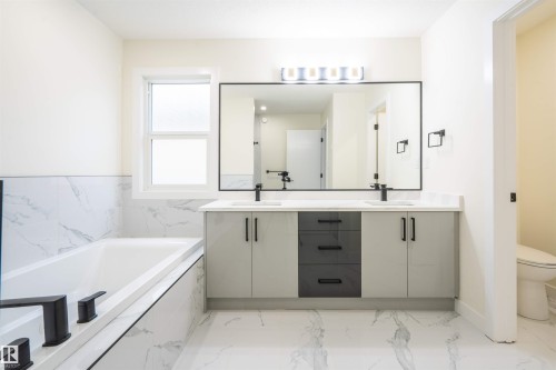 5720 176 Avenue, Edmonton, AB - Indoor Photo Showing Bathroom