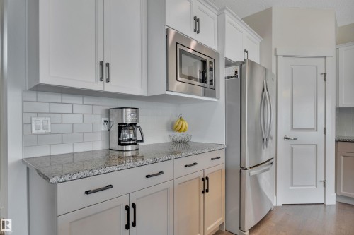 8945 24 Avenue, Edmonton, AB - Indoor Photo Showing Kitchen With Upgraded Kitchen