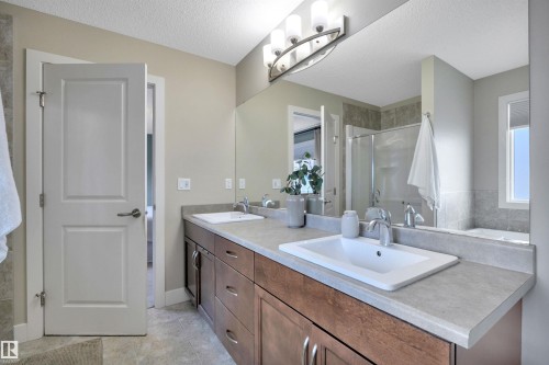 8945 24 Avenue, Edmonton, AB - Indoor Photo Showing Bathroom