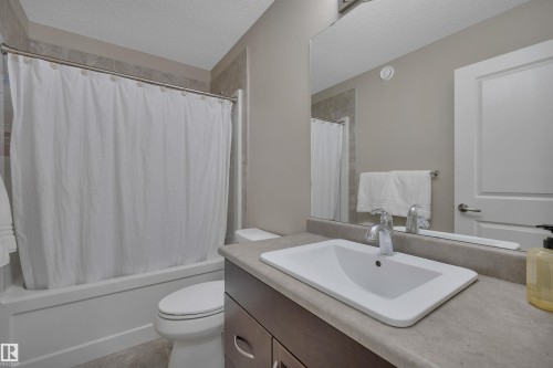 8945 24 Avenue, Edmonton, AB - Indoor Photo Showing Bathroom