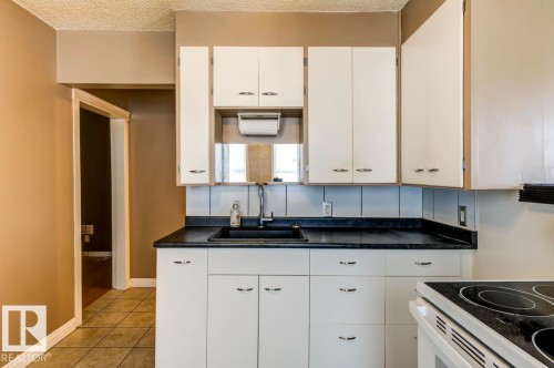 6015 106 Street, Edmonton, AB - Indoor Photo Showing Kitchen