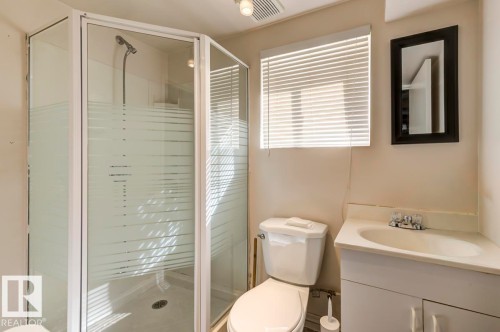 6015 106 Street, Edmonton, AB - Indoor Photo Showing Bathroom