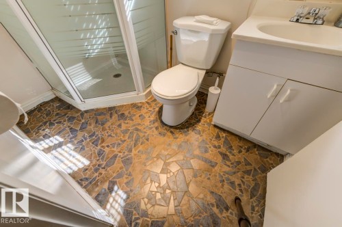 6015 106 Street, Edmonton, AB - Indoor Photo Showing Bathroom