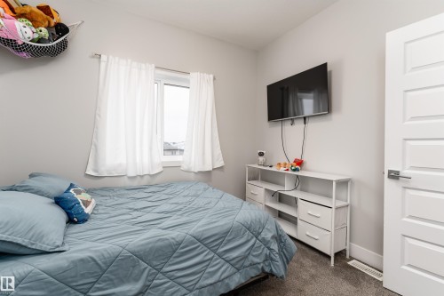 9338 Pear Link, Edmonton, AB - Indoor Photo Showing Bedroom