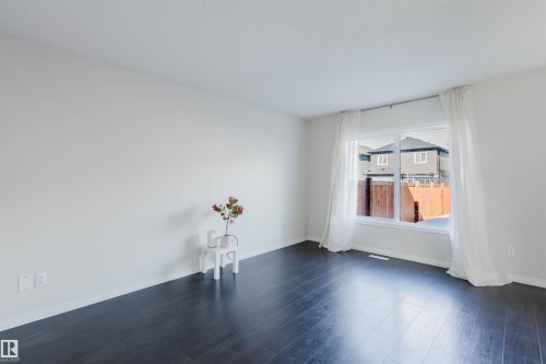 2082 Price Landing, Edmonton, AB - Indoor