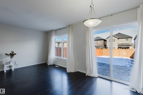 2082 Price Landing, Edmonton, AB - Indoor