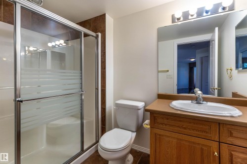 105 8912 156 Street, Edmonton, AB - Indoor Photo Showing Bathroom