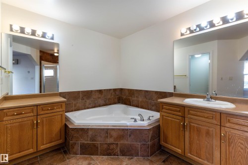 105 8912 156 Street, Edmonton, AB - Indoor Photo Showing Bathroom
