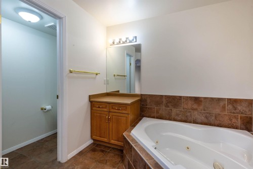 105 8912 156 Street, Edmonton, AB - Indoor Photo Showing Bathroom