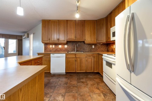 105 8912 156 Street, Edmonton, AB - Indoor Photo Showing Kitchen