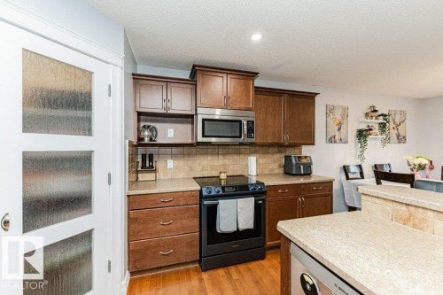 17 Cranberry Bend, Fort Saskatchewan, AB - Indoor Photo Showing Kitchen