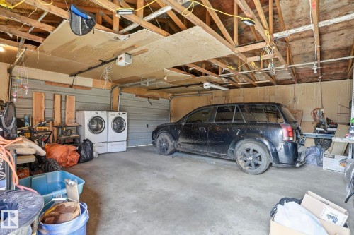 12340 St Albert Trail, Edmonton, AB - Indoor Photo Showing Garage