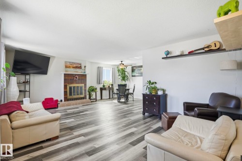 12340 St Albert Trail, Edmonton, AB - Indoor Photo Showing Living Room