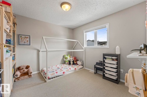706 Robin Close, Cold Lake, AB - Indoor Photo Showing Bedroom