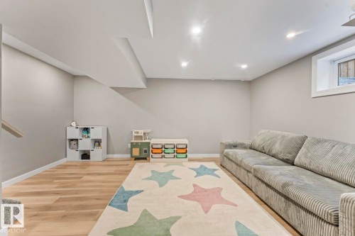 706 Robin Close, Cold Lake, AB - Indoor Photo Showing Other Room