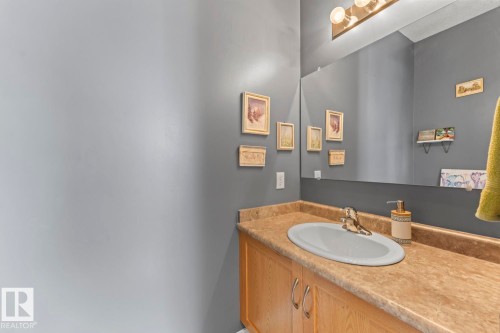 706 Robin Close, Cold Lake, AB - Indoor Photo Showing Bathroom