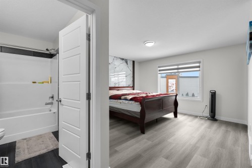 1727 Plum Crescent, Edmonton, AB - Indoor Photo Showing Bedroom