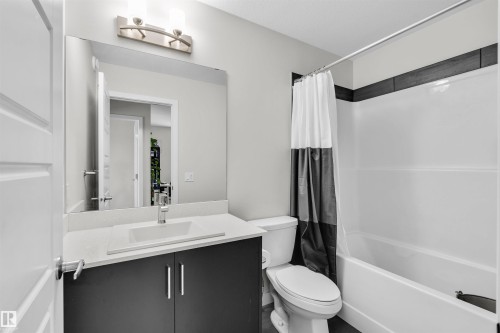 1727 Plum Crescent, Edmonton, AB - Indoor Photo Showing Bathroom