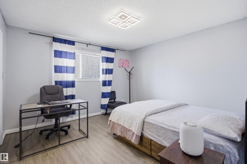 3940 33 Street, Edmonton, AB - Indoor Photo Showing Bedroom