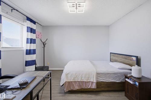 3940 33 Street, Edmonton, AB - Indoor Photo Showing Bedroom