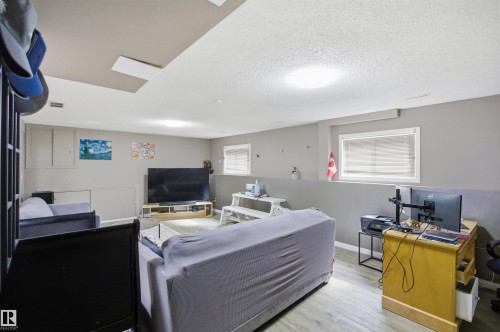 3940 33 Street, Edmonton, AB - Indoor Photo Showing Bedroom