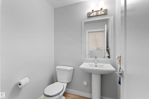 545 Chappelle Drive, Edmonton, AB - Indoor Photo Showing Bathroom