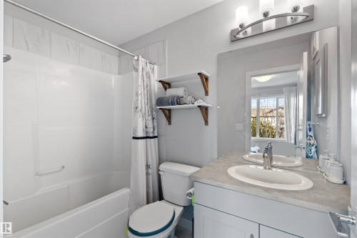 545 Chappelle Drive, Edmonton, AB - Indoor Photo Showing Bathroom