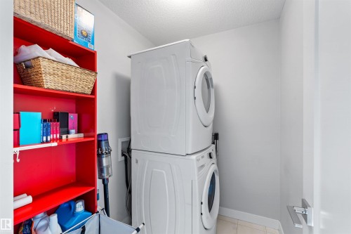 545 Chappelle Drive, Edmonton, AB - Indoor Photo Showing Laundry Room