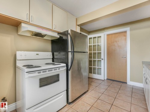9945 163 Street Nw, Edmonton, AB - Indoor Photo Showing Kitchen