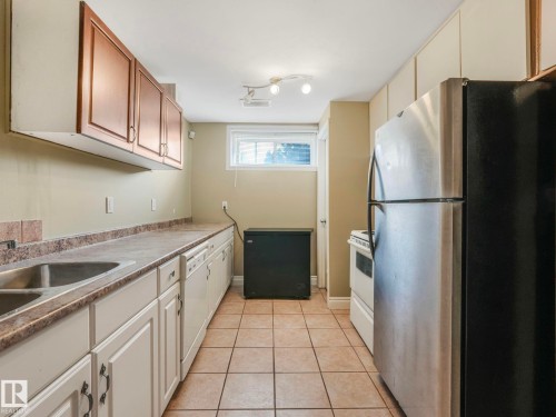 9945 163 Street Nw, Edmonton, AB - Indoor Photo Showing Kitchen