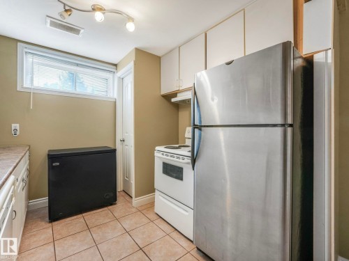 9945 163 Street Nw, Edmonton, AB - Indoor Photo Showing Kitchen