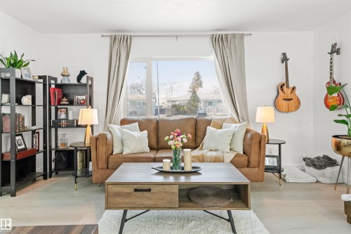 3429 120 Avenue, Edmonton, AB - Indoor Photo Showing Living Room