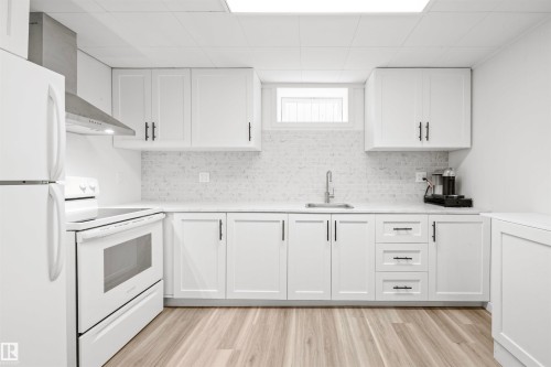 3429 120 Avenue, Edmonton, AB - Indoor Photo Showing Kitchen