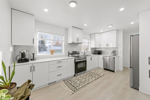 3429 120 Avenue, Edmonton, AB - Indoor Photo Showing Kitchen With Upgraded Kitchen