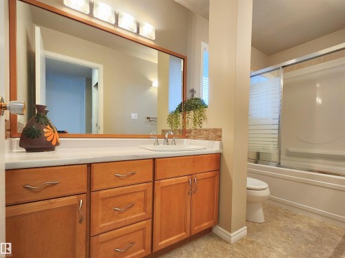 69 3812 20 Avenue, Edmonton, AB - Indoor Photo Showing Bathroom