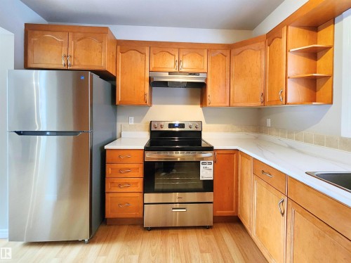 69 3812 20 Avenue, Edmonton, AB - Indoor Photo Showing Kitchen
