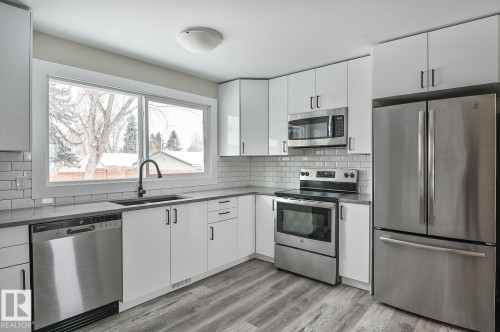 4 Eagle Drive, Sherwood Park, AB - Indoor Photo Showing Kitchen With Double Sink With Upgraded Kitchen