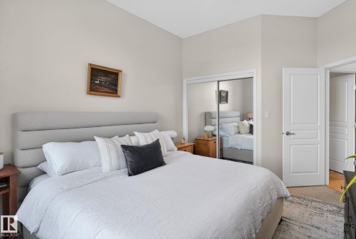 420 10407 122 Street, Edmonton, AB - Indoor Photo Showing Bedroom
