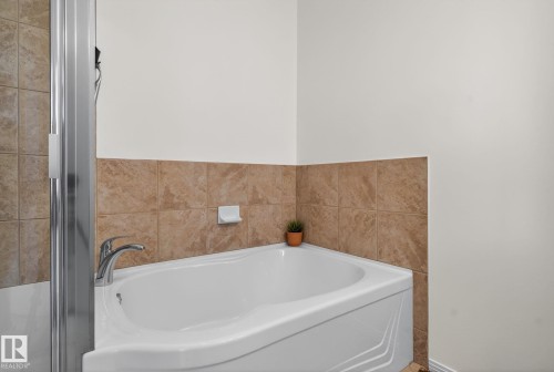 420 10407 122 Street, Edmonton, AB - Indoor Photo Showing Bathroom