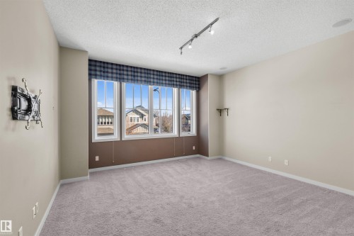 805 Armitage Wynd, Edmonton, AB - Indoor Photo Showing Other Room