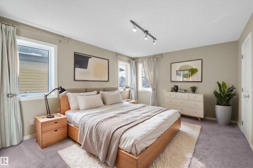 805 Armitage Wynd, Edmonton, AB - Indoor Photo Showing Bedroom